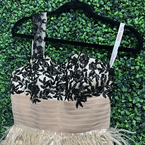 JJ's House Sheath/Column One-Shoulder Feather Cocktail Dress - Picture 4 of 16